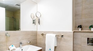 Basic Apartment | Bathroom