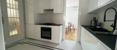 Frigorífic, forn, placa de cuina i rentaplats