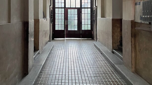 A corridor with tiled flooring, arched doorways, and a window at the end. - Zagreb Center 2BR + 2.5BA - 104m² Loft by Cathedral (Zagreb)