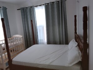 2 bedrooms, iron/ironing board, WiFi, bed sheets
