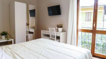 Doppelzimmer, mit Bad | Schreibtisch, kostenloses WLAN, Bettwäsche