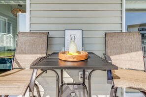 Outdoor dining - Water Views: Balcony, Pool & Easy Parking (Lewes)