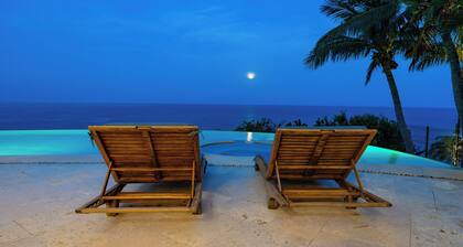 Oceanfront W/ Beach Access in Gated Neighbourhood
