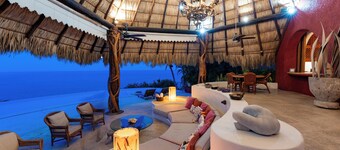 Oceanfront W/ Beach Access in Gated Neighbourhood