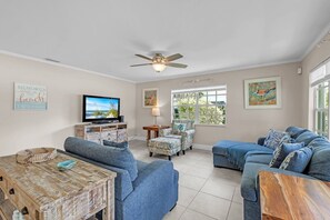 House, 3 Bedrooms | Living area