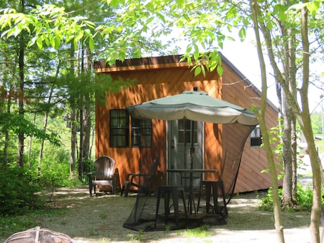 Property grounds. Schlafman's Hollow Solar Camp Cabin 1