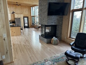 Smart TV, fireplace - The newly remodeled Stone Cabin with sandy beach and clean clear water  (Bemidji)