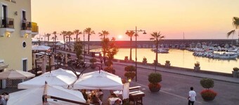 Aura ExclusiveHoliday brand new beachfront studio apartment 10 m from the beach