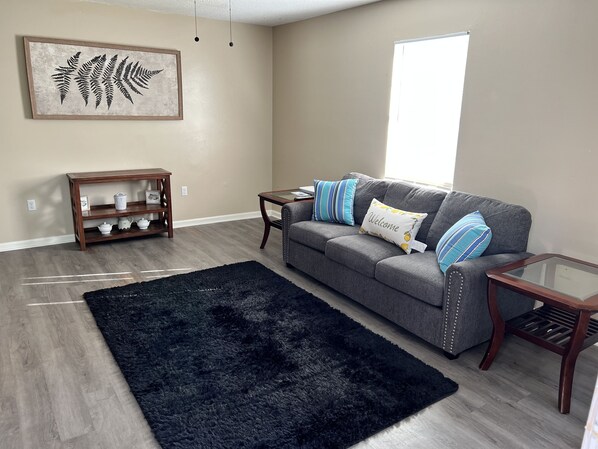 Smart TV - Upstairs Duplex Near VHS Stadium (Valdosta)