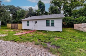 Exterior - Maggie's Midtown Bungalow (Wilmington)