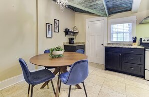 Dining - Hemingway Suite: 1  BR, 1  BA Apartment in Wilmington, Sleeps 2 (Wilmington)