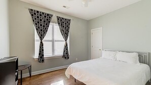 A bedroom with a bed, a desk, and a chair. - Loft on 3rd 616: 2  BR, 2  BA Condominium in Wilmington, Sleeps 4 (Wilmington)