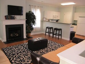 Smart TV - Loft on 3rd 616: 2 BR, 2 BA Condominium in Wilmington, Sleeps 4 (Wilmington)