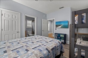 4 bedrooms, desk, iron/ironing board, free WiFi