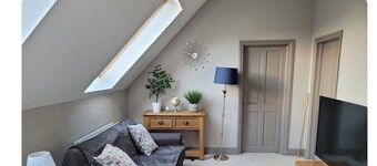 Treetops Loft: TouristNI , approved property.

check in 6pm

check in 6pm