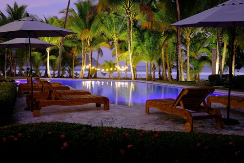 Beachfront Home w/Pool in a Private Complex - Golf & Country Club.