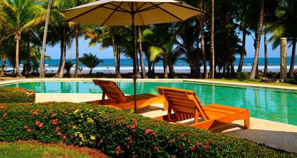 Beachfront Home w/Pool in a Private Complex - Golf & Country Club.