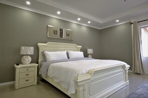 5 chambres, bureau, fer et planche à repasser, Wi-Fi