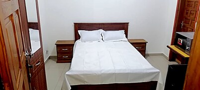 Located in Dakar, 1 km from Yoff Beach, 5 min from Almadies and Le Virage Beach.