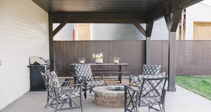 COW PALACE
Experience Rustic Charm and Tranquility at our Old Milk Barn.