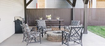COW PALACE 
Experience Rustic Charm and Tranquility at our Old Milk Barn.