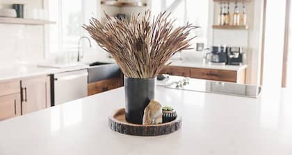 COW PALACE
Experience Rustic Charm and Tranquility at our Old Milk Barn.