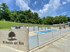 حمّام سباحة خارجي