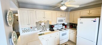 Settle in here! Ocean view 2B/2B, airy & spacious condo. Great amenities!