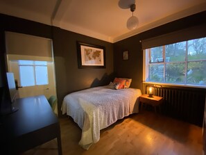 3 makuuhuonetta, silitysrauta/-lauta, Wi-Fi, vuodevaatteet