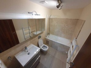 Håndklær, såpe og toalettpapir