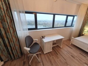 2 soverom, skrivebord, wi-fi (inkludert) og sengetøy