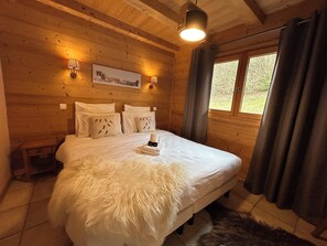 5 chambres, bureau, chambres insonorisées, fer et planche à repasser