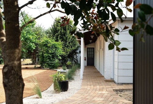 Chambr\xE9 Estate Grenache - spacious elegant luxury