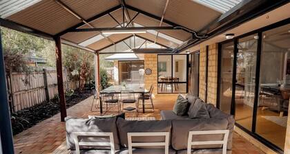 Salhus—Laid-back Family Retreat near Town & Beach