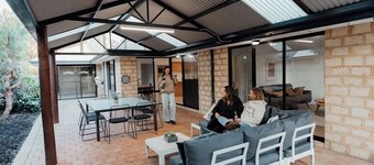 Salhus—Laid-back Family Retreat near Town & Beach
