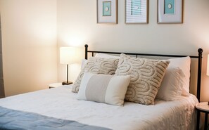 3 habitaciones, tabla de planchar con plancha, wifi y ropa de cama 