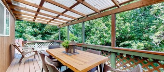 Inviting home with full kitchen, patio, firepit, & W/D