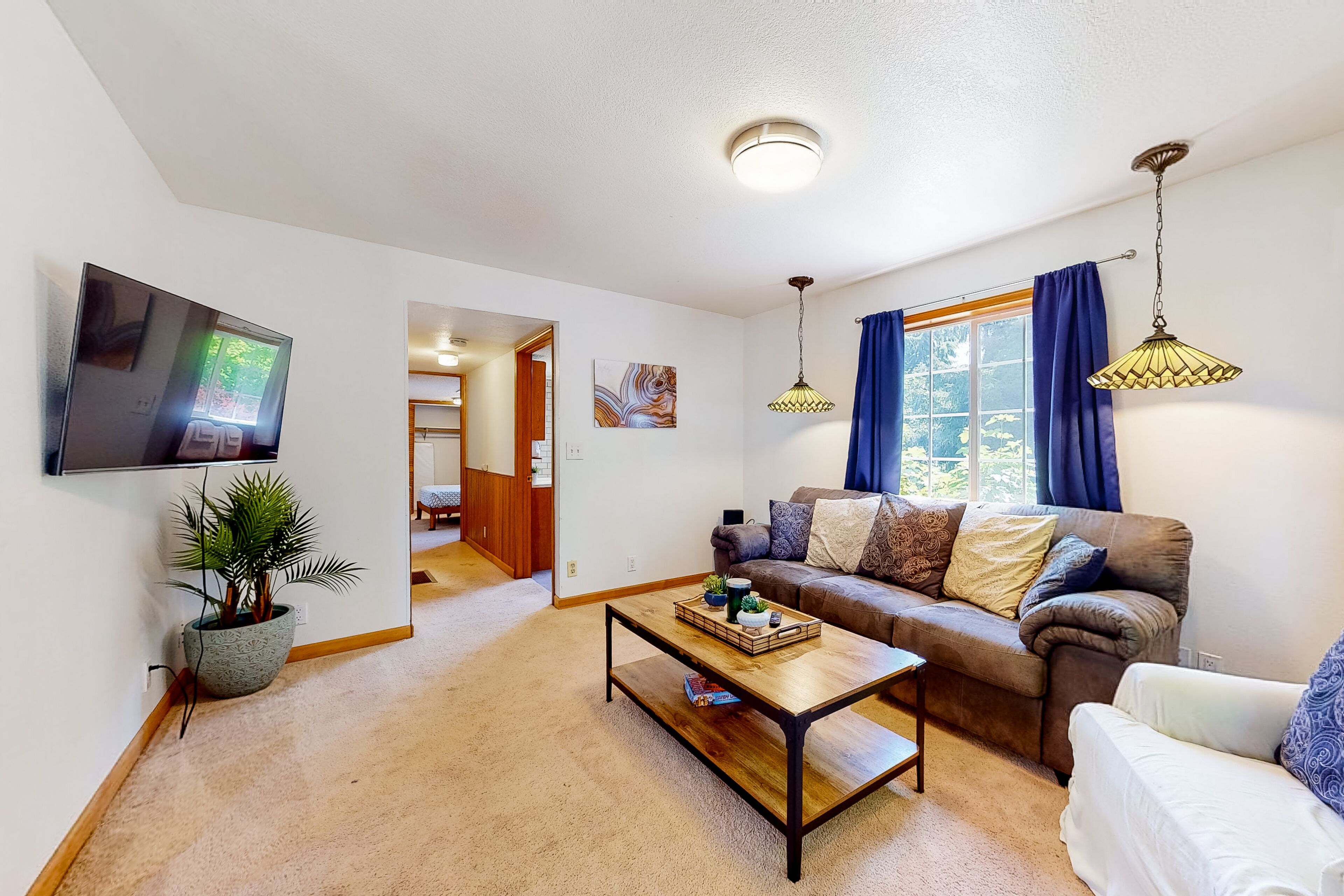 Inviting home with full kitchen, patio, firepit, & W/D