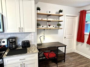 Fridge, microwave, oven, stovetop - Sunny Riverside Stay • Near Dining • Sleeps 6 (Jacksonville)