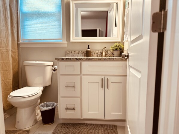 Hair dryer, towels, soap, shampoo - Sunny Riverside Stay • Near Dining • Sleeps 6 (Jacksonville)