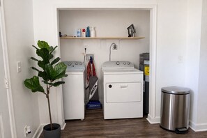 Interior - Sunny Riverside Stay • Near Dining • Sleeps 6 (Jacksonville)