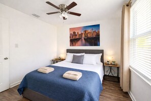 3 bedrooms, in-room safe, iron/ironing board, free WiFi - Sunny Riverside Stay • Near Dining • Sleeps 6 (Jacksonville)