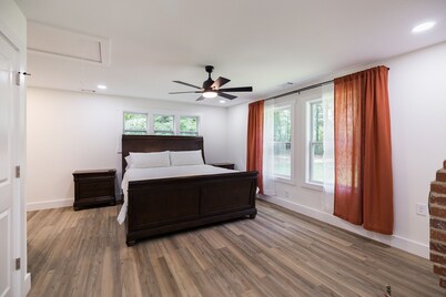 Renovated Cottage on 5 Acres near Athens!