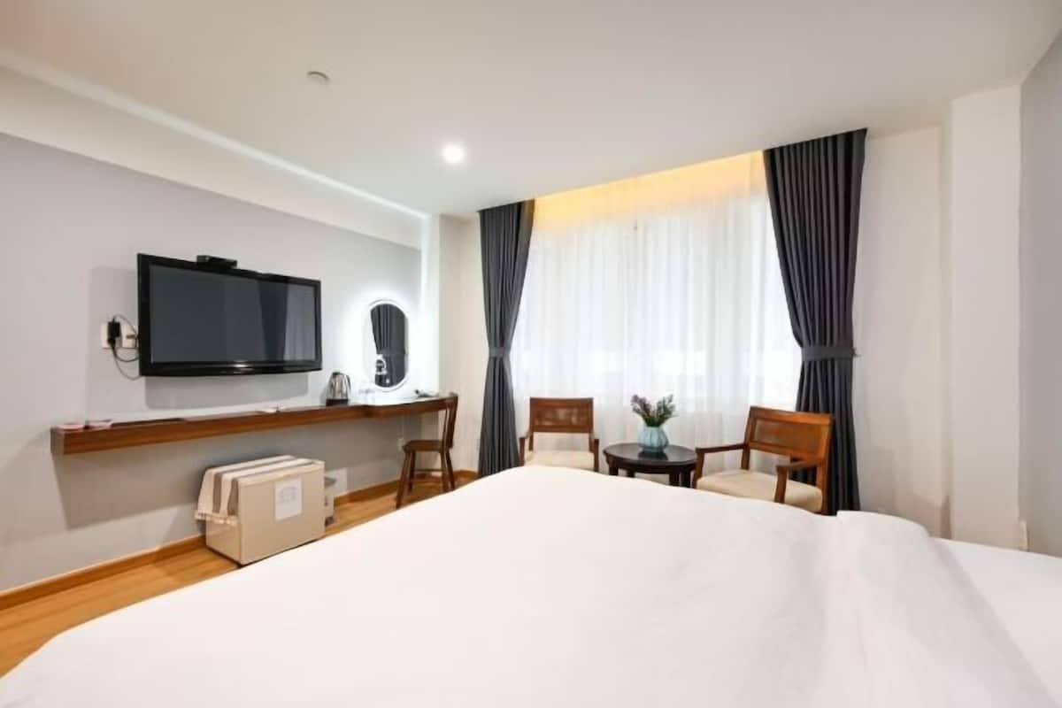 1 bedroom, in-room safe, blackout drapes, free WiFi