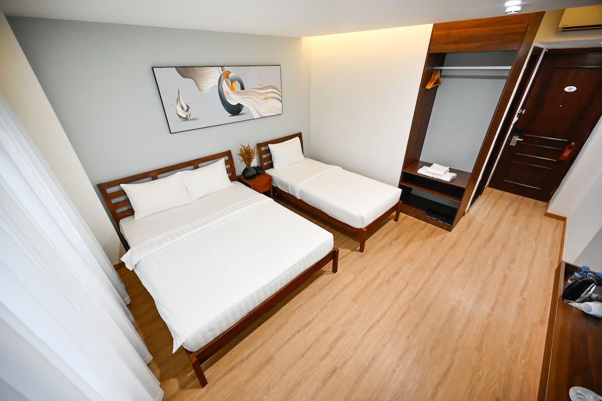 Deluxe Triple Room | Bathroom