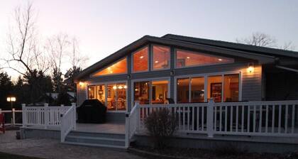 3 min WALK to sand beach & 4 water bodies. Central AC. 4 Fridges. Kid-friendly.