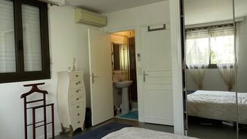 6 habitaciones, tabla de planchar con plancha, wifi y ropa de cama