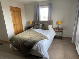 Comfort Room | Free WiFi, bed sheets