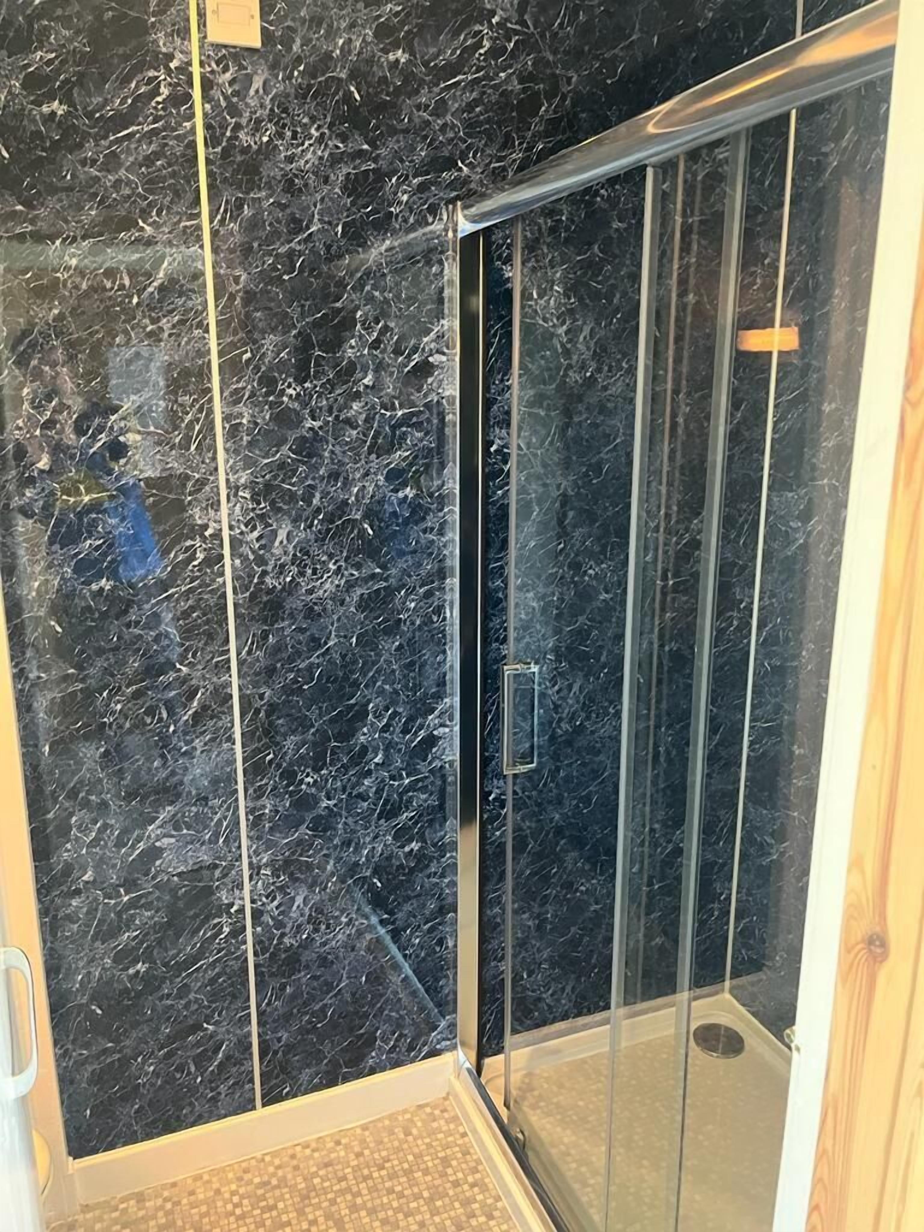 Family Room | Bathroom
