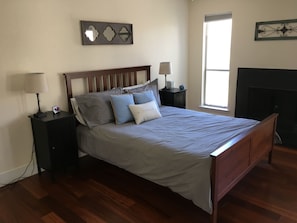 2 habitaciones, tabla de planchar con plancha, wifi y ropa de cama